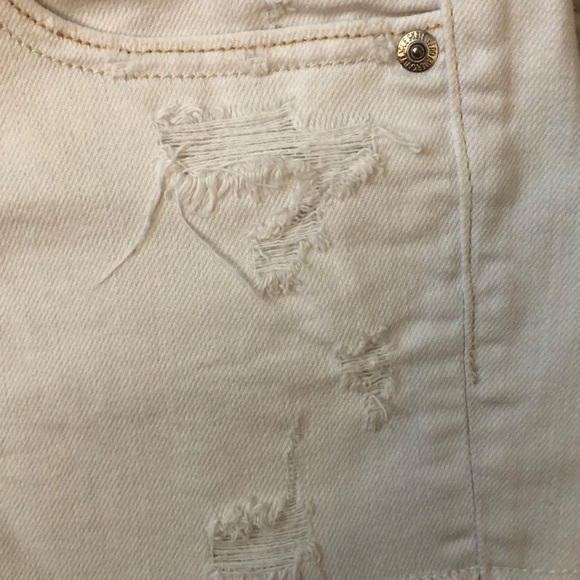 Distressed white denim shorts - Picture 6 of 6